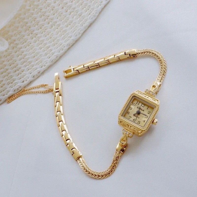 Delicate and light luxury Vint - огляд і ціна Women'S Fashion Digital Watch